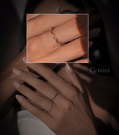 18k  Golden Harmony: 4 Delicate Gold Rings