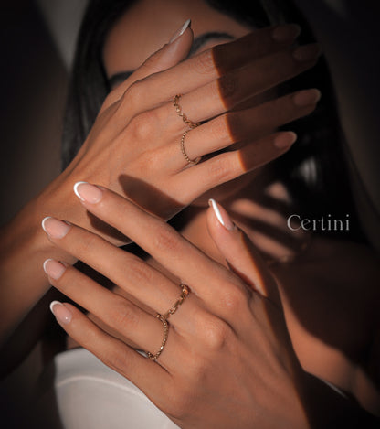 18k  Golden Harmony: 4 Delicate Gold Rings